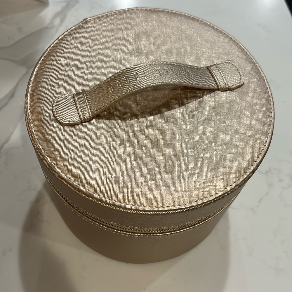 Bobbi brown travel makeup case